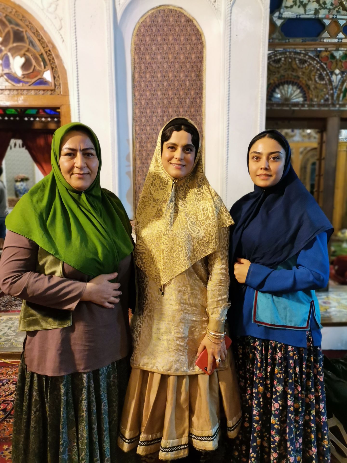 عکس‌ها مربوط به فیلم سینمایی سرزمین پرسپولیس و سریال جیران